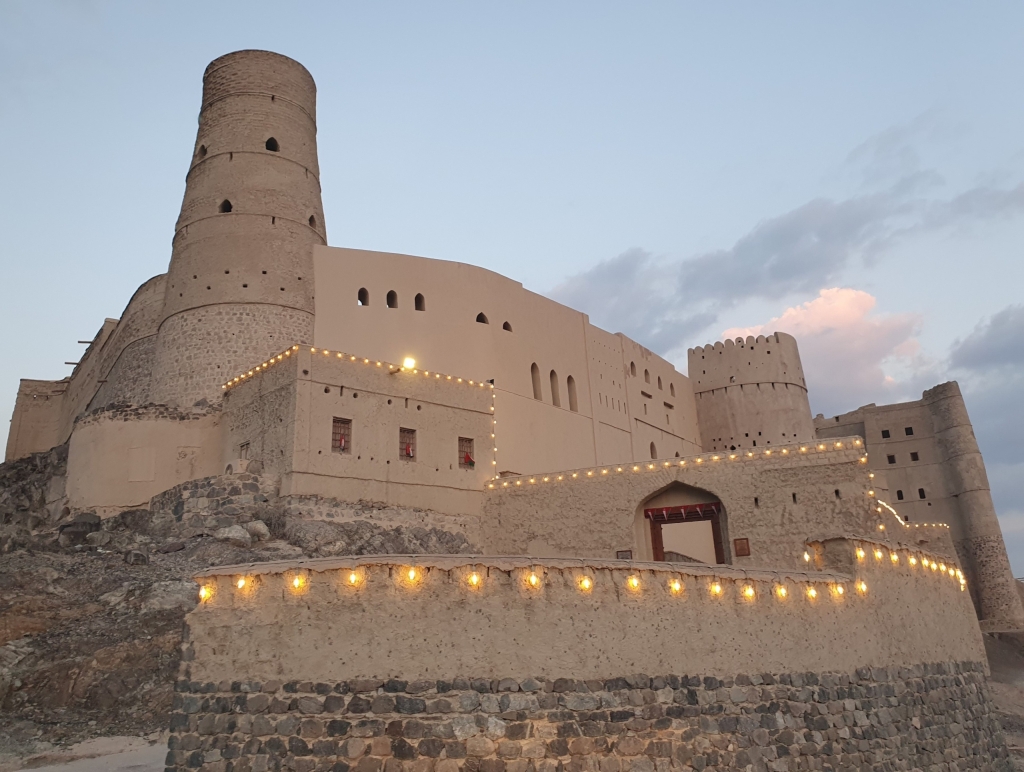 DAY 03 : MUSCAT - AMOUAGE - NIZWA - BAHLA - JABREEN - NIZWA 